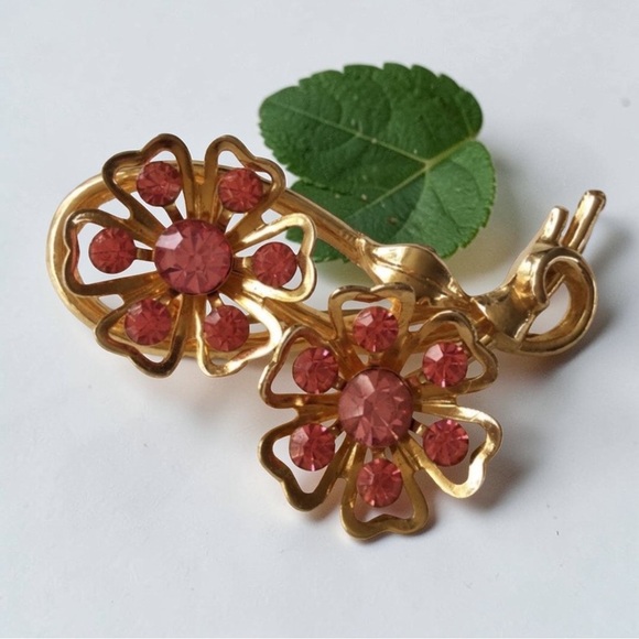 Coro Jewelry - Vintage 1950s CORO Gold-Tone Floral Brooch w/ Pink Rhinestones